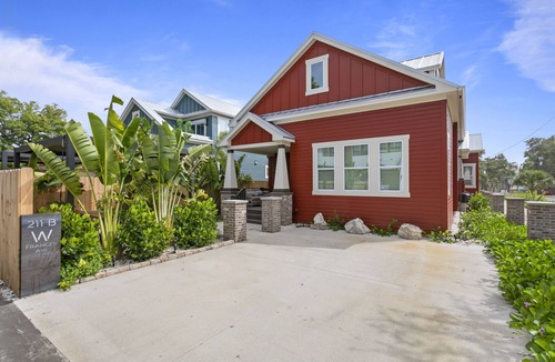 Tampa Heights House | 4 blocks to The Riverwalk Luxe 3BR 3BA with Tropical Courtyard & Balcony