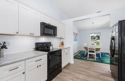 Marco Island House | 4 BR/3 BA Including Separate Guest Suite, Heated Pool & Spa!