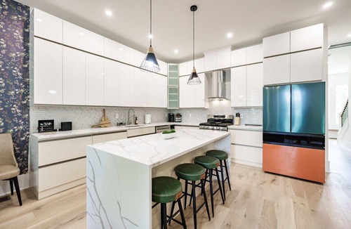 Berry Hill House | 4 br - 4 ba - Rooftop - Sleeps 6 - 2 Car Garage!