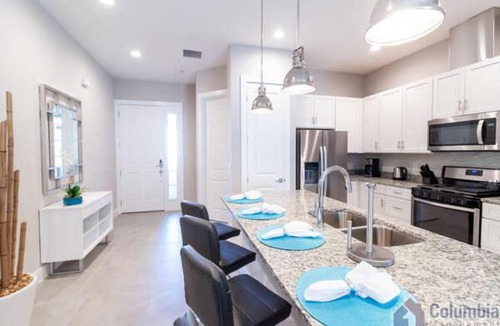 West Kissimmee Villa | 4 BR 4 BA Villa Central Location near Disney 1804ft²