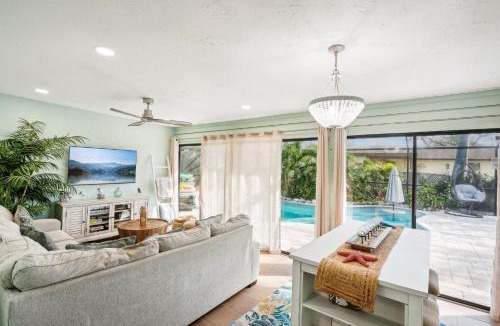 West Bradenton House | 4 Br Bradenton Home Private Pool Outdoor Bar WD