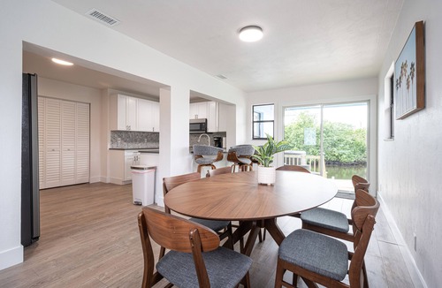Redevelopment Area House | 🏖️4 BR Canal Front Oasis- 1.5 Miles to Downtown!