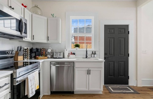 North Charleston House | 4 BR Newly Renovated! - 10 minutes to Downtown