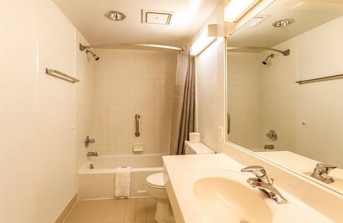 Edgewood Hotel | 4 Budget Edgewood Rooms w/Nearby Dining Options