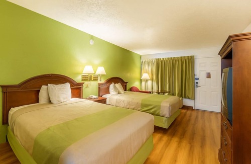 Edgewood Hotel | 4 Budget Edgewood Rooms w/Nearby Dining Options