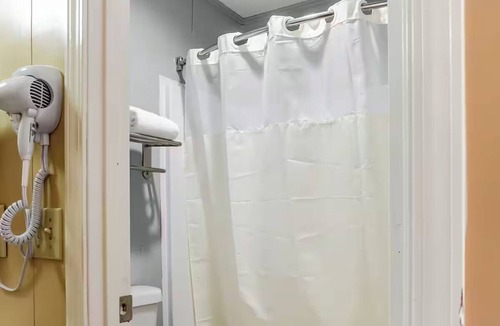 Ridgeland Hotel | 4 Convenient King Rooms + Free Parking for Easy Ridgeland Trips