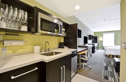 Rock Hill Hotel | 4 Family-Friendly Units w/Kitchenette + Pool Near Glencairn Garden & Downtown