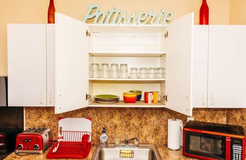 Edgewood Apartment | #4 Heated Pool, Large Yard, 2BR+sunroom/office