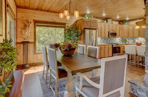 Blue Ridge Cabin | 4 Leaf Clover -Massive Views, Dog Friendly, King Beds