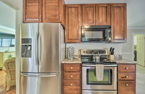 Seminole Cottage | 4 Mi to Beach: Gem w/Pool & Lanai in Seminole!