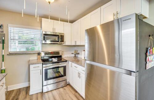 Walkers Holly Hill House | 4 Mi to Daytona Boardwalk and Beaches Cute Cottage