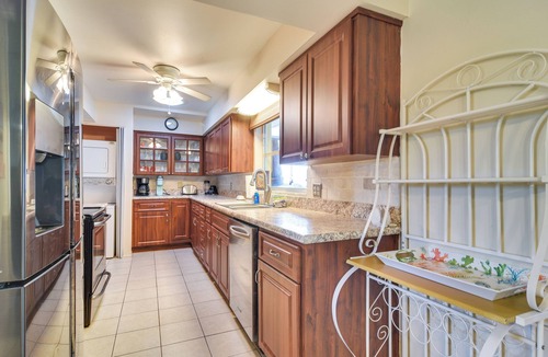 Harbor Bluffs House | 4 Mi to Dog Beach: Largo Home w/Pool & Hot Tub!