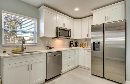 Carver City - Lincoln Gardens Apartment | 4 Mi to Downtown Tampa! Urban Couples Retreat