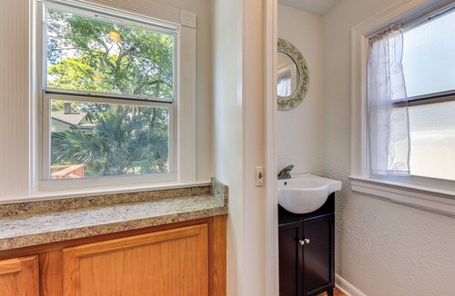 South Riverside House | 4 Mi to Dtwn Jacksonville: Chic Home w/Porch!