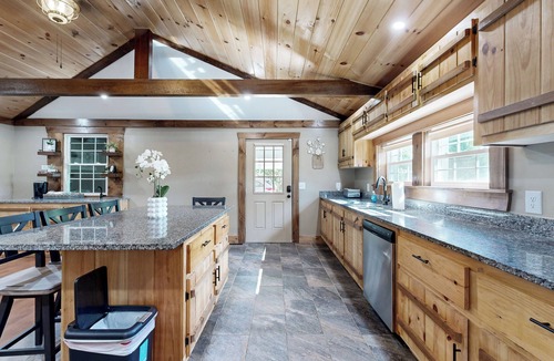 Salem House | 4 Mi to Dtwn Morganton! Family Retreat w/Patio
