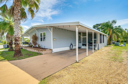 North Sarasota House | 4 Mi to Dtwn Sarasota! Family Home w/Pool Access
