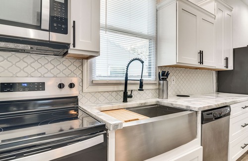 St. Petersburg - Clearwater Cottage | 4 Mi to Dtwn St Pete! Pet-friendly Home w/Yard