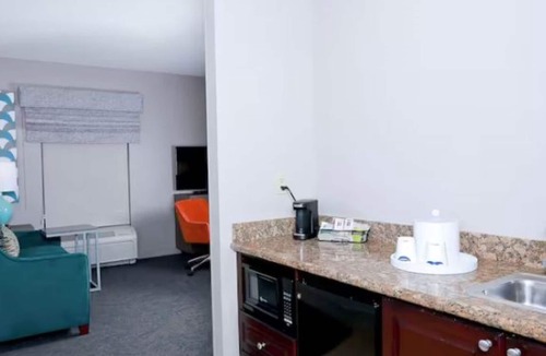 Wesley Chapel Hotel | 4 Quiet Rooms w/Thoughtful Details Close to Tampa Premium Outlets