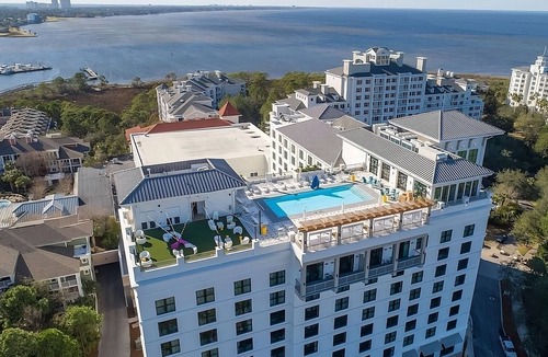 Baytowne Wharf Apartment | 4 Relaxing Units! w/ Outdoor Pool, Pets Allowed, Near Pelican Beach Resort!