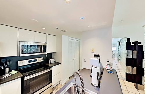 South Beach Condo | 4 RM on Beach SoBeSuites by AmericanVacationLiving