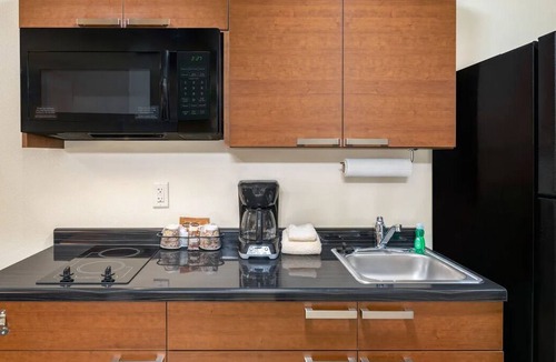 Lithia Springs Hotel | 4-Room Extended Stay w/Kitchen Near Atlanta’s Top Attractions