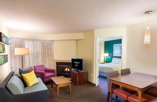Lakeland House | 4 Spacious Units! Outdoor Pool, Pets Allowed, Close to Sun N Fun Air Museum