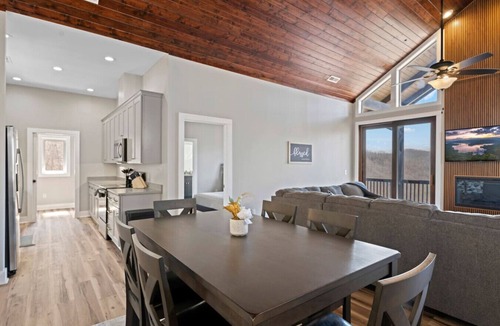 Sylva House | 4-Unit Mountain Retreat | 8BR, Views, Near Smokies