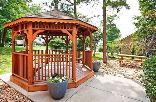Ashley Oaks Hotel | 4 Units Close to West Town Mall! Private Kitchen, FREE Parking, Pets Allowed!