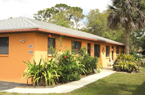 Laurel Villa | 401 Shore Rd - Spacious, Walk to Nokomis Beach/Casey Key, Wi-Fi, Pet Friendly