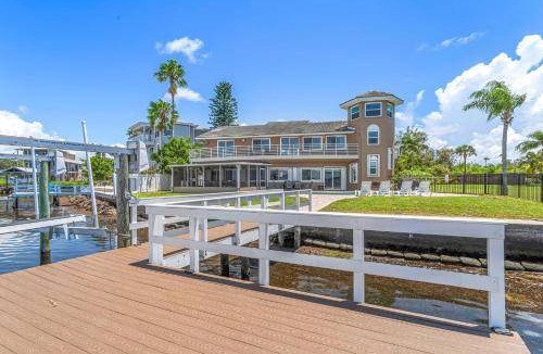 Crystal Beach House | 418 m² House ∙ 5 bedrooms ∙ 12 guests