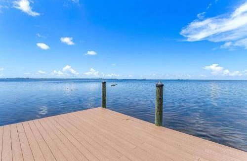 Crystal Beach House | 418 m² House ∙ 5 bedrooms ∙ 12 guests