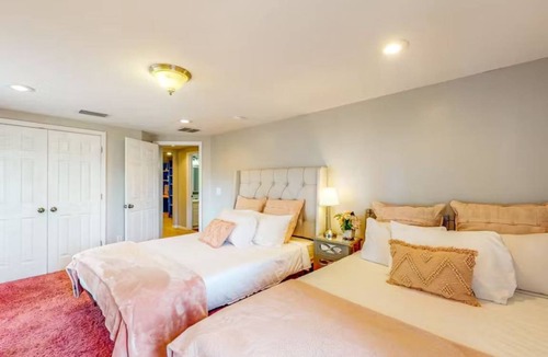 Plant City House | 426 m² House ∙ 8 bedrooms ∙ 22 guests