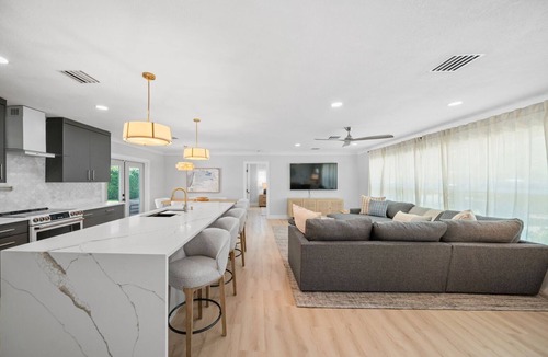 Lighthouse Point House | 4440 Managed by Brampton Park