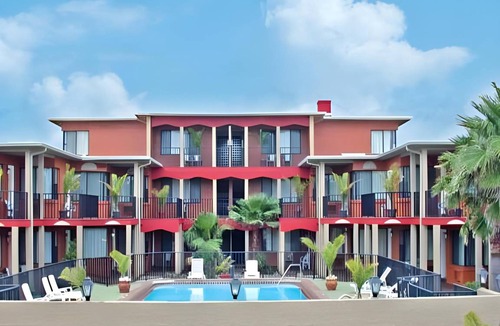 East Daytona Hotel | 46 m² Motel ∙ 3 bedrooms ∙ 8 guests