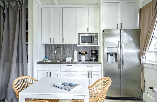 South Seminole Heights Cottage | 47 m² Cabin ∙ 1 bedroom ∙ 4 guests