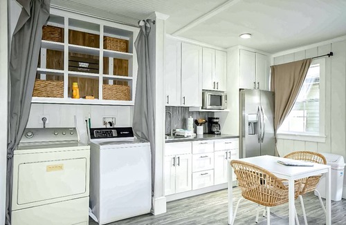 South Seminole Heights Cottage | 47 m² Cabin ∙ 1 bedroom ∙ 4 guests