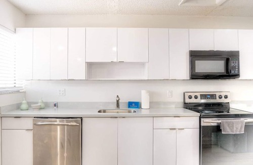 East Little Havana Apartment | 470 SW 7th st - Apt 47 · Spacious 1BR – Walk to City Centre + Free Parking