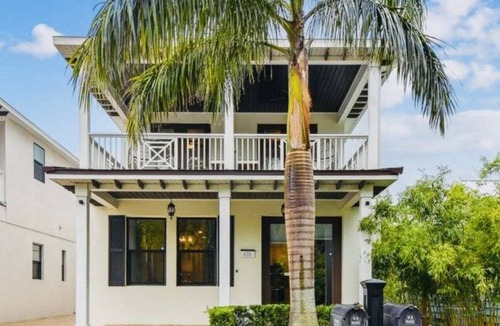 Gillespie Park House | 474 m² House ∙ 8 bedrooms ∙ 20 guests