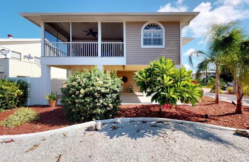 Mid Island House | 4851 Estero