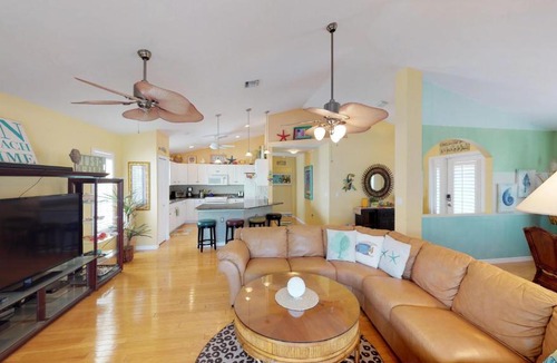 Mid Island House | 4851 Estero