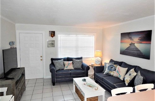 Independence Square Cottage | 49 m² Cabin ∙ 1 bedroom ∙ 4 guests