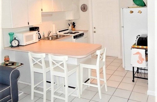 Independence Square Cottage | 49 m² Cabin ∙ 1 bedroom ∙ 4 guests