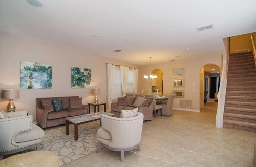 Trafalgar Village House | 4970 Trafalgar Village