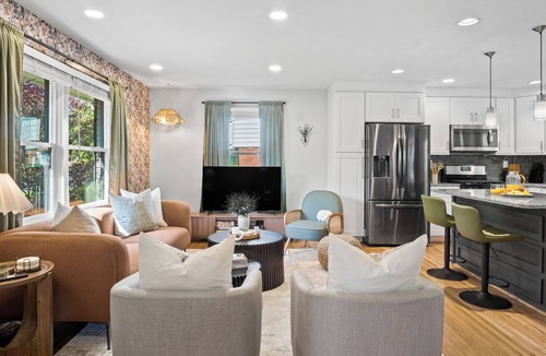 Cotswold House | 4BD Cozy Getaway - Eclectic, Central, Near Airport