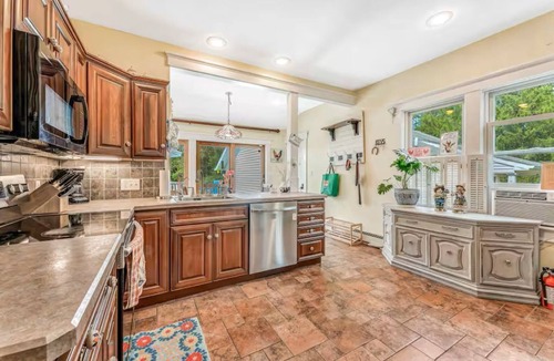 Warwick House | 4BD Ultimate Country Retreat w Pool in Warwick