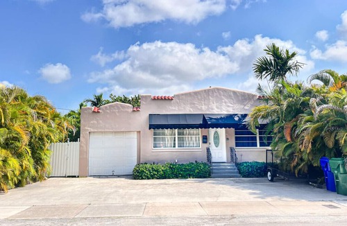 West Little Havana House | 4Bed/3Bath Coral Gables Area Stunning W/Hot Tub