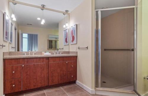 South Eola Apartment | 4Bedroom/2bath 2100sq ft Thorton Park Master Suite