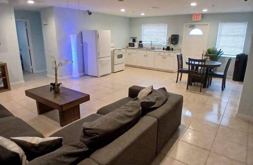 Singer Island Apartment | 4BR 2BA Near Beach Perfect For Familes