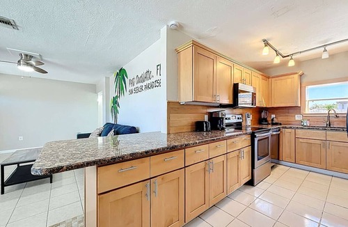 Port Charlotte House | 4BR 2BA Pool Hot Tub BBQ Mini Golf Sleep 12