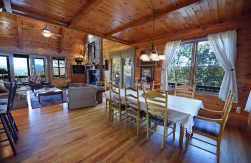 Foxfire Estates House | 4BR/3BA | Hot Tub | Pool Table | Views | Pets ok